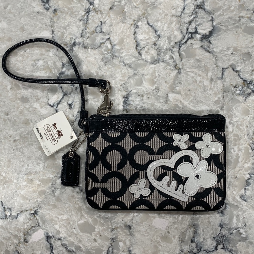 😍 Coach fabric signature print wristlet